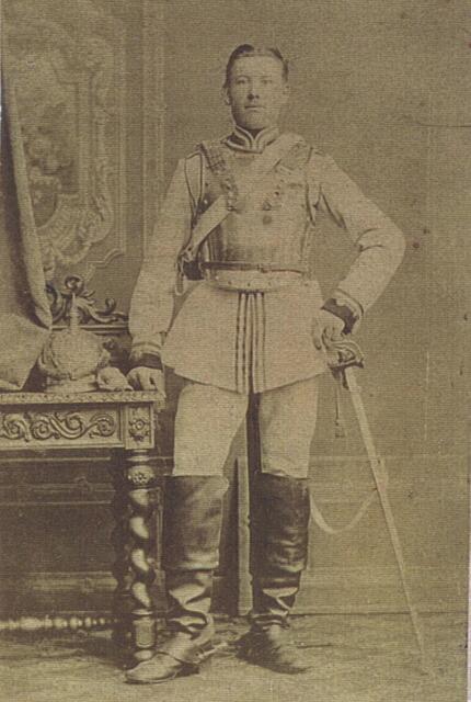 Mein Urgroßvater Ludwig Voss diente im 7. Kürassier-Regiment in Halberstadt. Seine Mutter Caroline, eine geb. Schliephake (1826 - 1894), kam aus Langenstein. Ihre Eltern betrieben dort die Wassermühle. Das Foto ist um ca. 1870 entstanden.