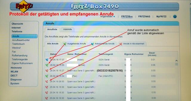 So sieht das Protokoll der ein- und abgehenden Anrufe aus. Grün abgehend, Blau eingehend, Rot eingehend, aber in Abwesenheit und Rot mit dem x, der Anruf wurde automatisch erfolgreich abgewiesen.