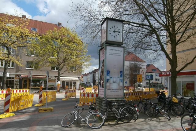 Falke-Uhr Hildesheimer Straße/Ecke Schlägerstraße, 2016.