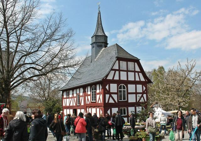 Baugruppe Mittelhessen 1 - die von 1656 bis 1658 erbaute Fachwerkkirche aus Steffenberg-Niederhörlen