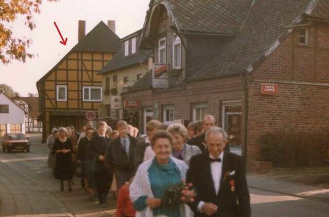 Elternhaus von Adolf Falke (Pfeil) in Brome. Foto: Gerd Blanke.