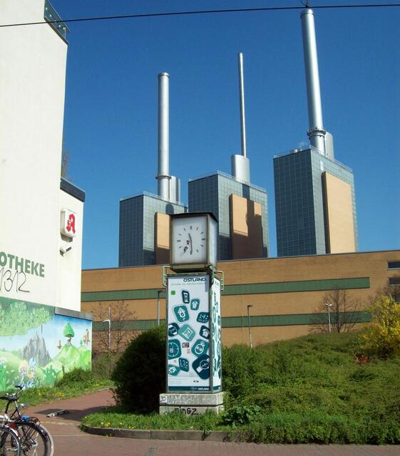 Falke-Uhr am Küchengarten, April 2016. Foto: Jürgen Wessel.