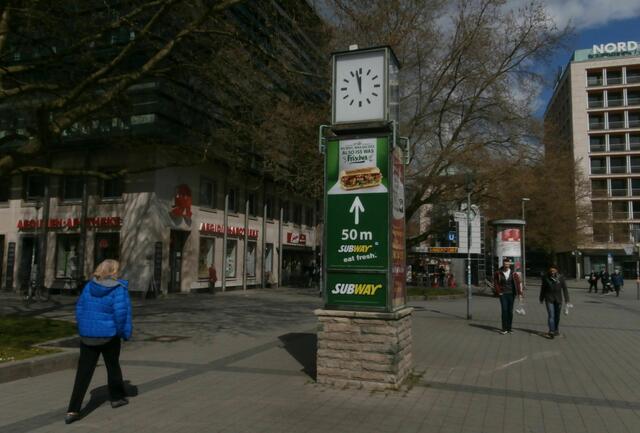 Falke-Uhr, Aegidientorplatz, 2016.