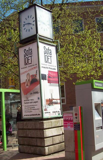 Falke-Uhr Egestorffstraße/Niemeyerstraße Hannover-Linden, April 2016. Foto: Jürgen Wessel.