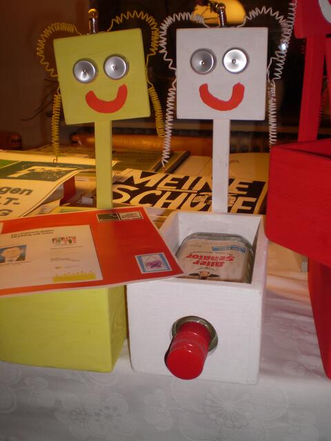 Hinweis: Herr UNEP-Exekutivdirektor Professor Dr. Klaus Töpfer erhielt vom Olymp der Schule eine BAKI mit Pinkulus (s. Abbildung in: BREMISSIMO, Bremer Rekorde, Auszeichnungen und Erfindungen, Die Sparkasse Bremen, Edition Temmen, Erste Ausgabe,  2000, Seite 140)