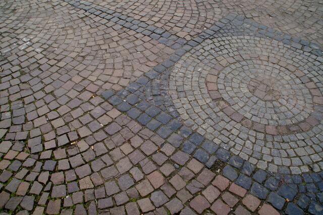 Ein Teil von Frankenberg der bald Geschichte ist: Das alte Pflaster am unteren Ende der Fußgängerzone