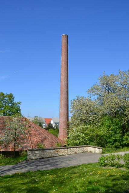 Der Willy-Spahn-Park ist in Terrassen angelegt. Von der obersten Terrasse könnt ihr dem Ringofen aufs Dach schauen (Foto: Katja Woidtke)