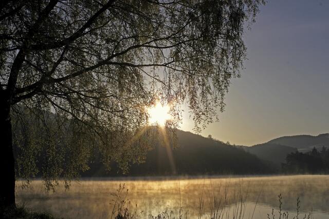 Sonnenaufgang über dem Diemelsee