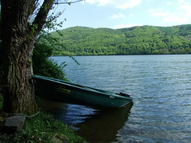 Die "Biene" ist angekettet und wartet darauf das sie auf den See kann