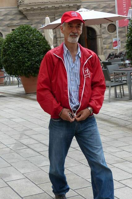 nein - das ist keine Brunnenfigur .... das ist ALI, der war natürlich auch dabei