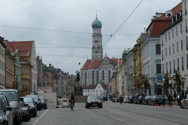 auf der Maxemilianstraße ... Blick zu St. Ullrich