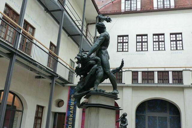 Das sind die ORIGINALE der Brunnenfiguren, die bereits hier in "Sicherheit" gebracht wurden ....