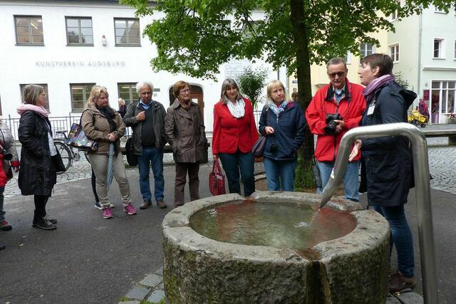 es gibt in Augsburg mehrere Trinkwasserbrunnen ....