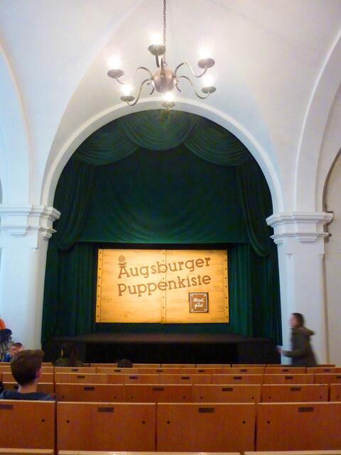 Bald beginnt die Vorstellung "Hänsel und Gretel".