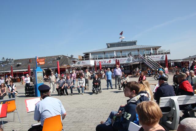 Im Hafen von List Publikum