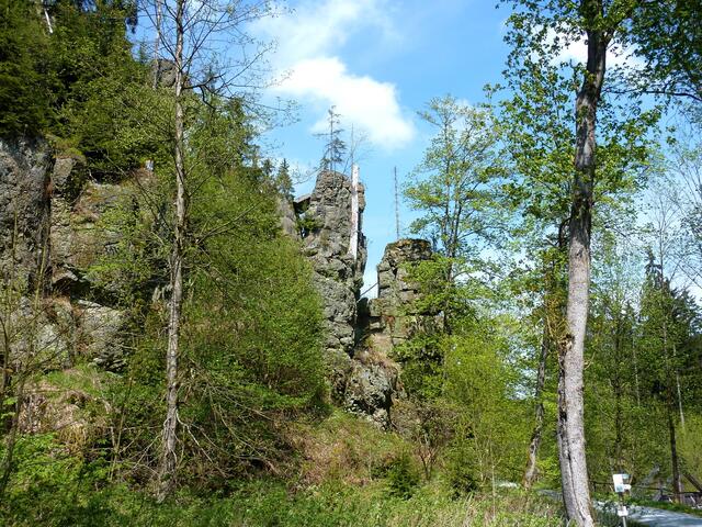 Die Höllenschlucht mit ihren Felswänden