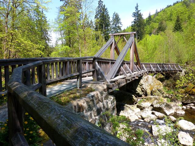 Eine schöne Holzbrücke