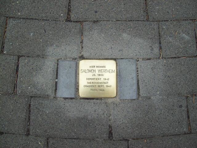 Der Stolperstein der Familie Salomon Wertheim