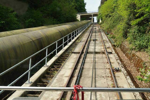 Die Startbahn entlang der "Füll-Sturzleitung" des Wasser-Kraftwerks