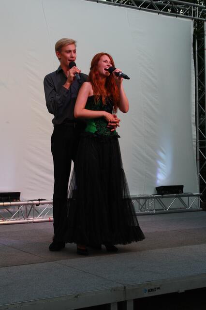Am 11. Juni erwartet die Besucher eine hoffentlich heiße YOUNG-STAGE-SUMMER-NIGHT auf dem Rathausplatz mit Musicals und Classics unter dem Motto „Auf der Suche nach Helden“. | Foto: © Stadt Neusäß