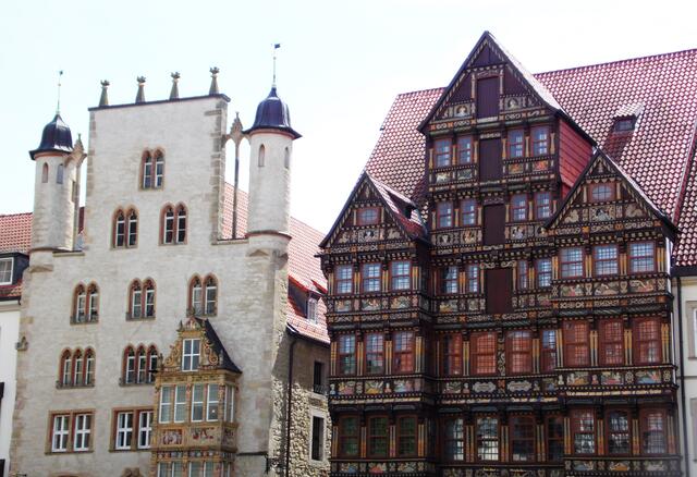 Tempelhaus und Wedekindhaus.