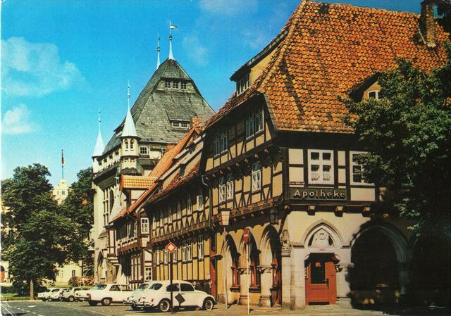 Die Apotheke auf einer 1982 verschickten Postkarte.