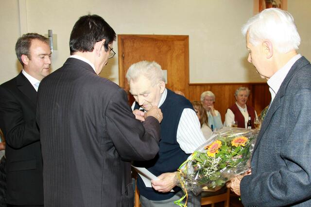 Ehrung des Ehrenvorsitzenden Herbert Schlief. v.l.n.r.: Vereinsjustitiar Rechtsanwalt Andreas Körner, Vereinsvorsitzender Eike Röger, Herbert Schlief und Schatzmeister Wolfgang Meyer.