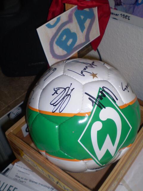 WERDER-Ball für die Schule 206 in Bremen (Spende aus Berlin)