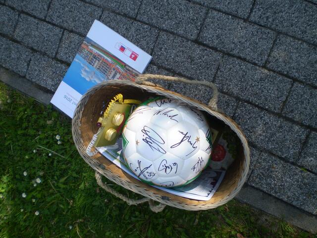 Bremen, 19. Mai 2016: BAKI-Award 2016, WERDER-Ball, Dokument zur Veranschaulichung der These "In einer Bremer Schule darf ein guter Geist wirken dank der Bremer Verfassung" und "Bremen erleben! 2016" aus dem Ortsamt Bremen-Hemelingen