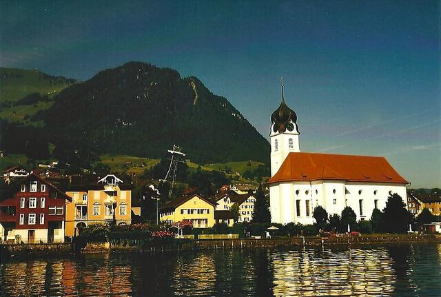 Beckenried am Vierwaldtätter See vom Schiff aus