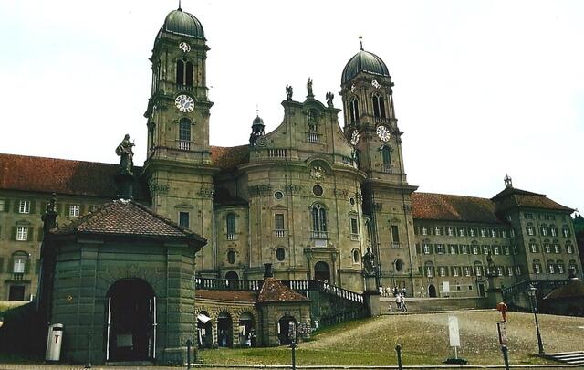 Benediktinerkloster Einsiedeln mit barocker Kirche