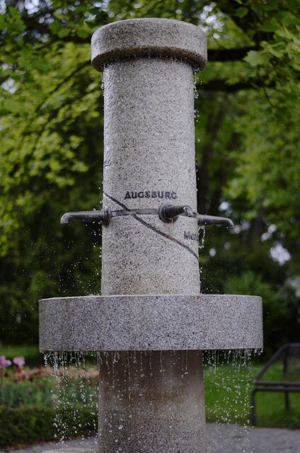 Wasser überall, auch hier in Meitingen - ein Hinweis auf das 'wasserreiche' Augsburg