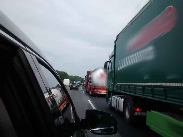 wir kämpften uns durch Staus auf der AB - später düsten wir über die Landstraßen