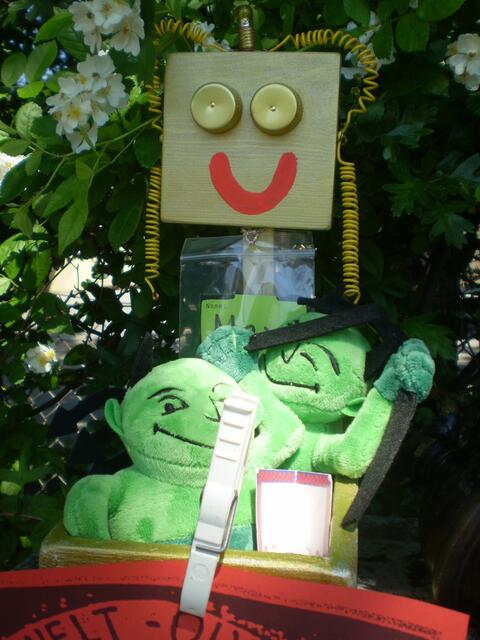 5. Juni 2016: die Maskottchen GRÜNHOLD für Sasha und Malia Obama in der Max-Zuckerberg-BAKI auf dem "Bremer Meilenstein der Schule"