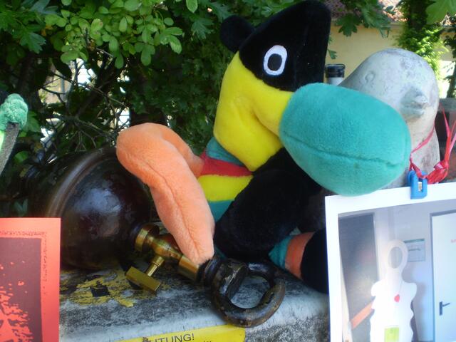 5. Juni 2016: Magdeburger Halbkugeln, Twipsy und die Bremer Schultaube auf dem "Bremer Meilenstein der Schule"