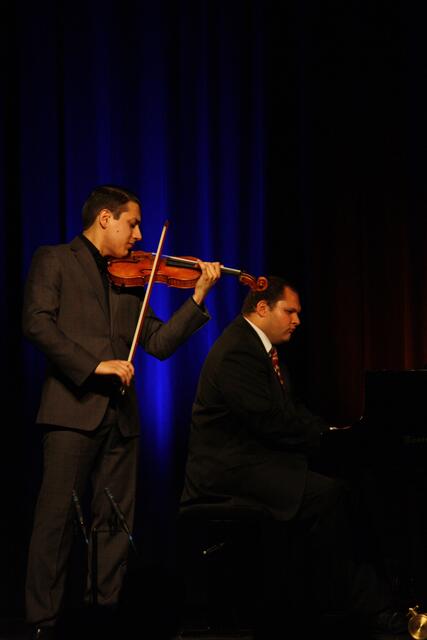 Sandro Roy und Jerome Weiss (von links) in der Stadthalle Neusäß.