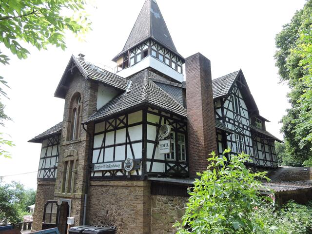 Auf d. Wittekindsburg Gelände das noch zu renovierende Gasthaus