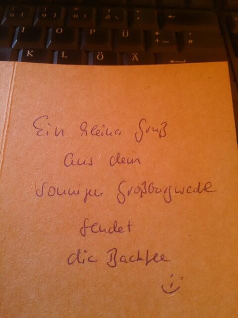 ...mit einem schönen, handgeschriebenen Gruß... ;-)