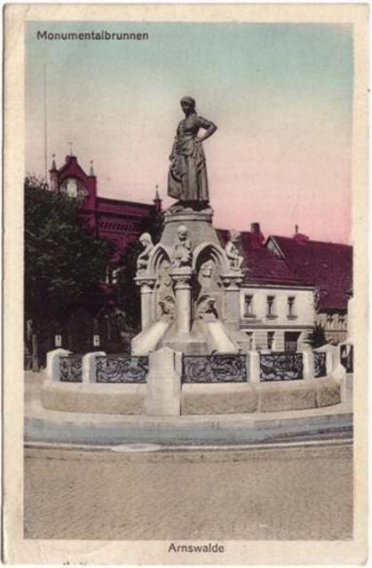 Das Original der Schnitterinnen-Figur auf dem 'Monumentalbrunnen' früher in Arnswalde in der Neumark.