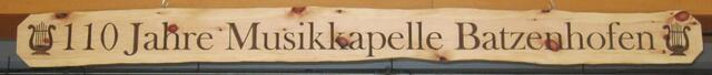 unser selbstgeschnitztes Jubliläumsschild...