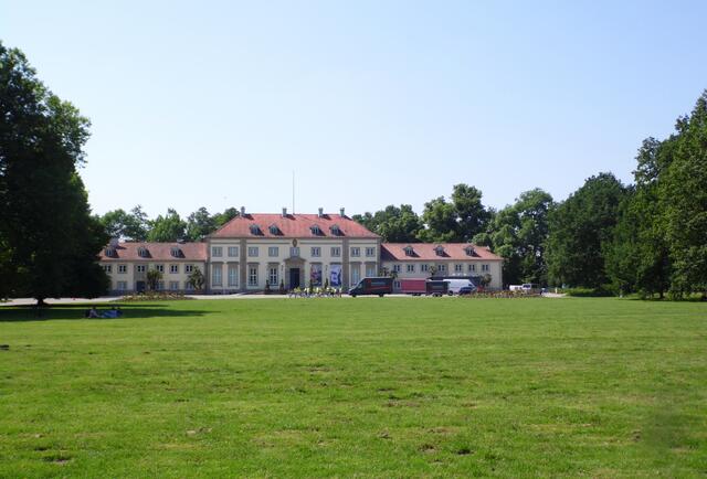 Um seine Kunstsammlung unterbringen zu können, ließ er sich ein Palais bauen, das Wallmodenschlösschen.