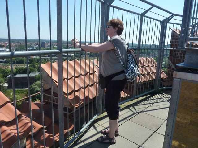 Tina genießt die Aussicht und fotografiert fleißig.