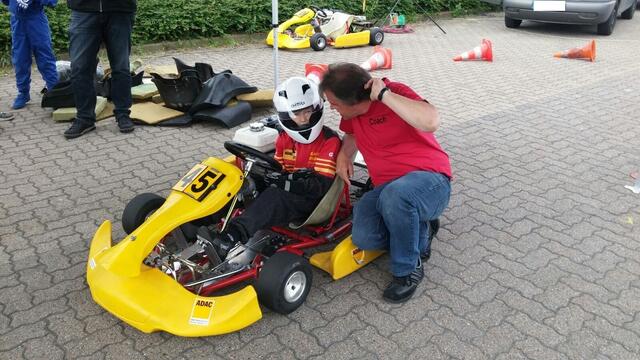 Trainer Olaf Tegeler gibt Timo Greth letzte Tipps