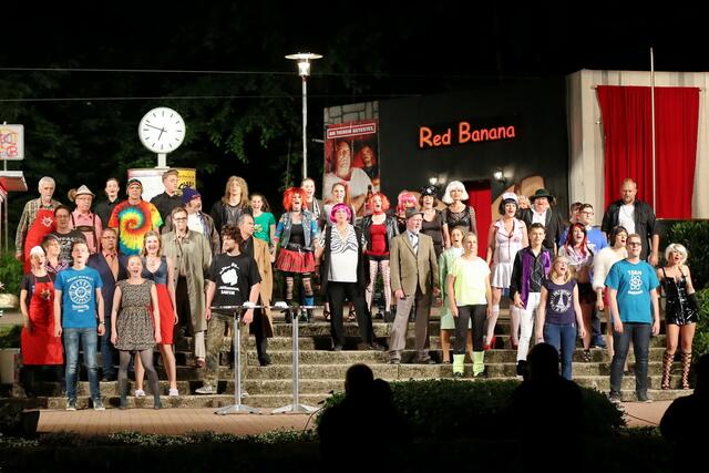 Ein schöner Abend bei der Deister-Freilicht-Bühne, ein fetziges Stück und viele humorvolle Dialoge und mitreißende Lieder. Lohnt sich!
