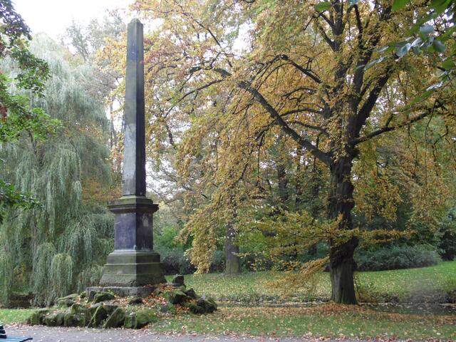 1767 wurde er in einem anderen Gartenbereich aufgestellt. 1833 wurde er an diesen Standort am Kanal versetzt.
