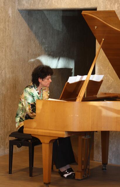 Sponsorenkonzert für den neuen Flügel der Sing- und Musikschule: Barbara Fröhlich am Flügel.