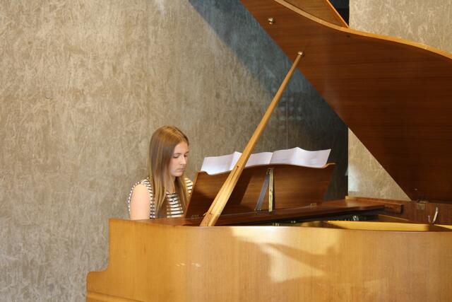 Sponsorenkonzert für den neuen Flügel der Sing- und Musikschule: Sarah Kreuzer am Flügel.
