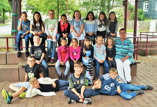 Die "Abfütterung" ist gelaufen, die Gastgeber mit ihrer Klassenlehrerin haben´s geschafft.