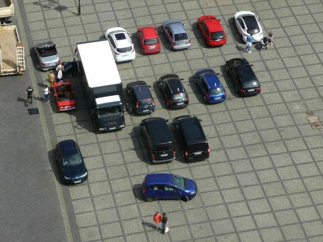 Der Markt wird zum Parkplatz.
