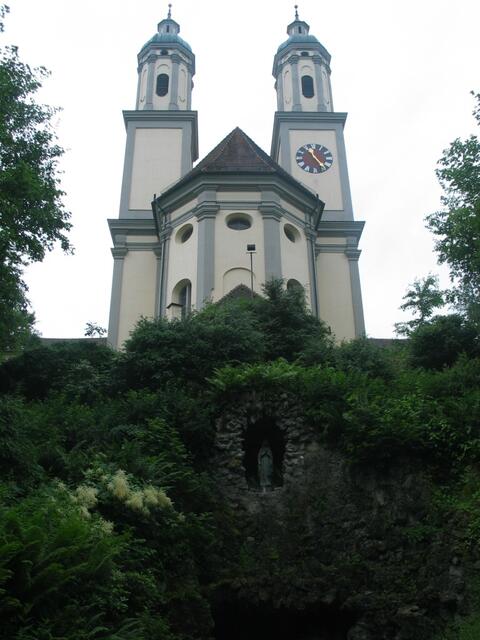 Kirche und Grotte - vom "Wäldle" aus fotografiert.